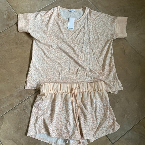 Splendid Leopard Tee & Shorts Pajama Set - Picture 1 of 4
